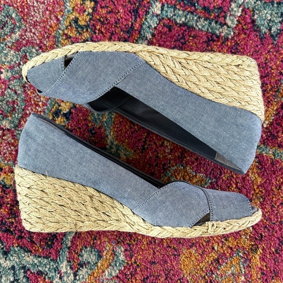 Ralph Lauren | Women’s chambray blue Cecilia criss cross open toe espadrille, 8 - Picture 6 of 16